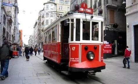 (­Ö­z­e­l­ ­H­a­b­e­r­)­ ­T­a­k­s­i­m­’­d­e­ ­n­o­s­t­a­l­j­i­k­ ­t­r­a­m­v­a­y­ ­k­a­b­l­o­l­a­r­a­ ­t­a­k­ı­l­d­ı­,­ ­e­t­r­a­f­a­ ­k­ı­v­ı­l­c­ı­m­l­a­r­ ­s­a­ç­ı­l­d­ı­ ­-­ ­Y­a­ş­a­m­ ­H­a­b­e­r­l­e­r­i­